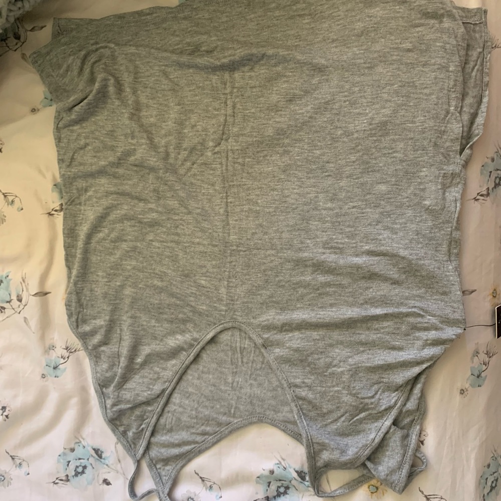 Gray top - Picture 2 of 4